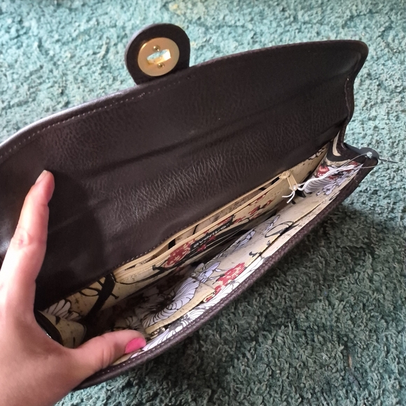 Avenue Tan and Black Clutch NWT - Picture 7 of 11